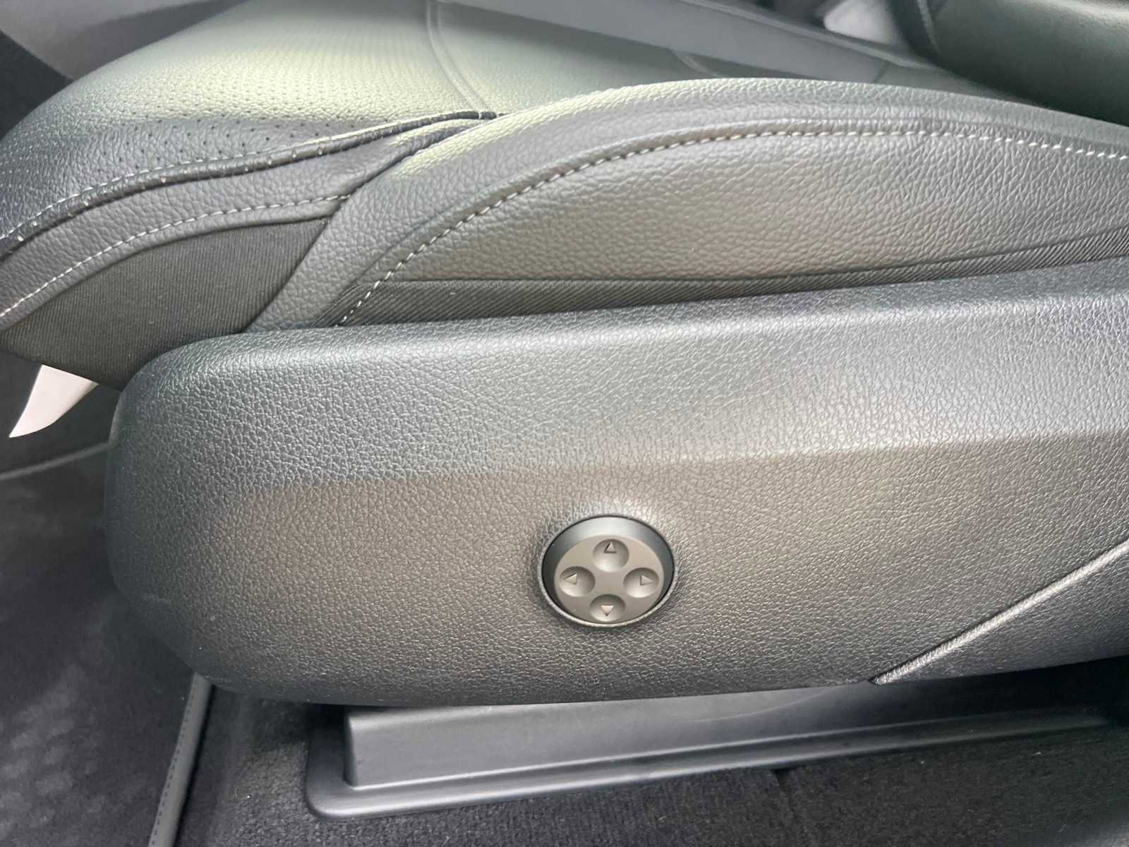 Used 2025 Mercedes-Benz GLC 350e 4MATIC image 21