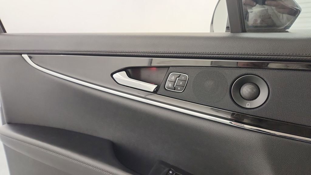 Used 2022 Lincoln Nautilus Reserve w/ Equipment Group 201A image 27