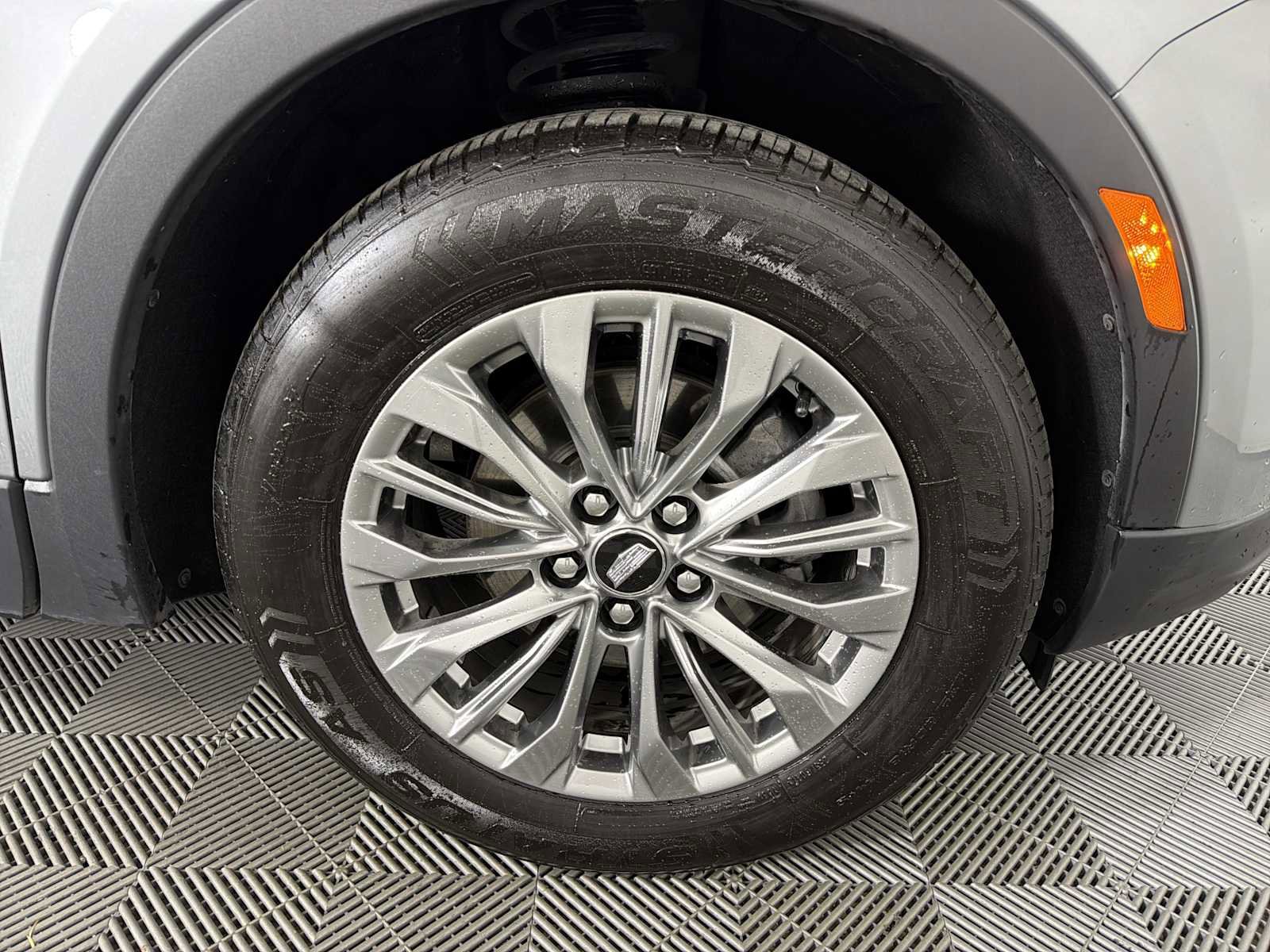 Used 2024 Cadillac XT4 Premium Luxury image 10