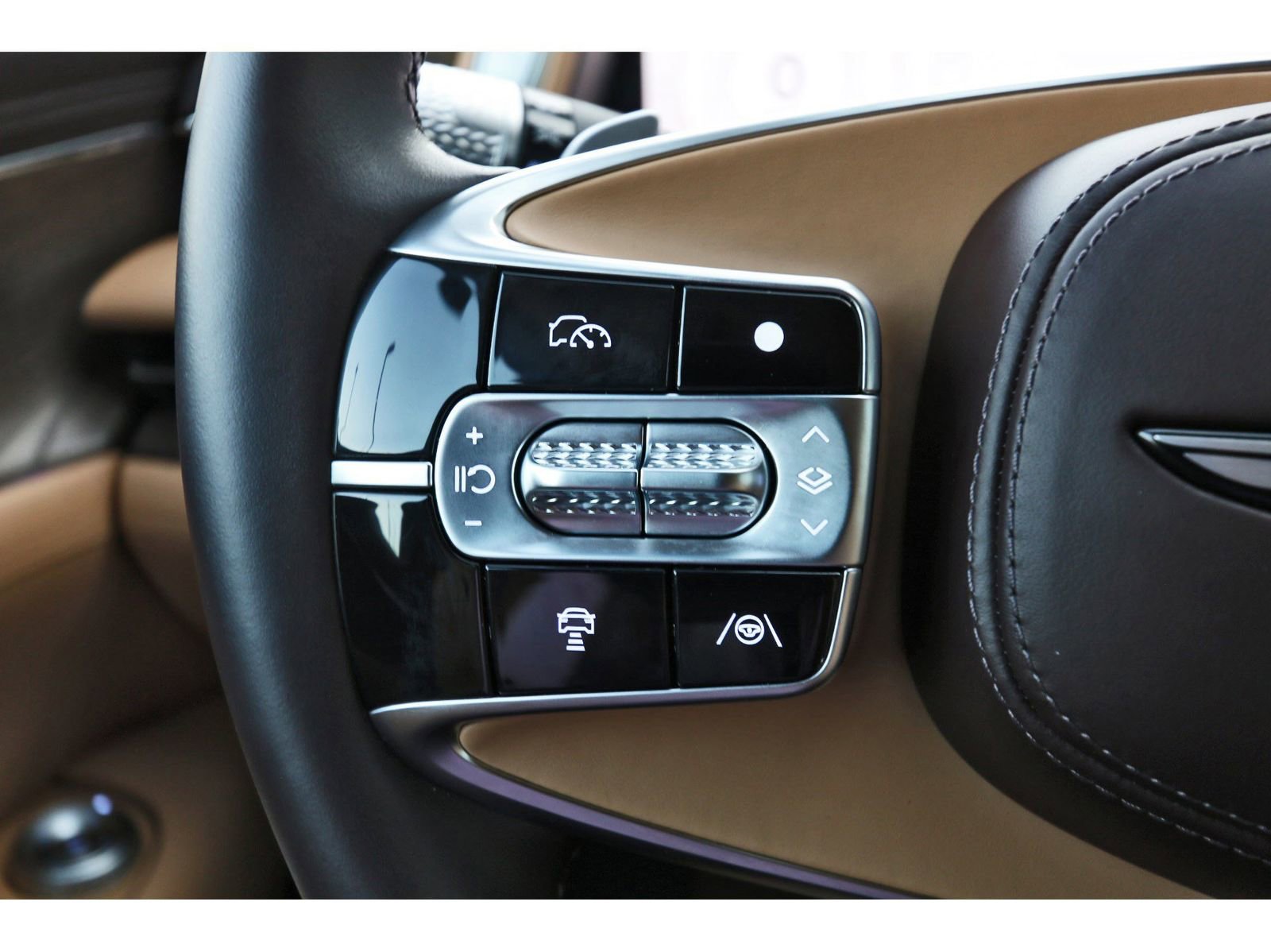 Used 2025 Genesis G90 3.5T image 17