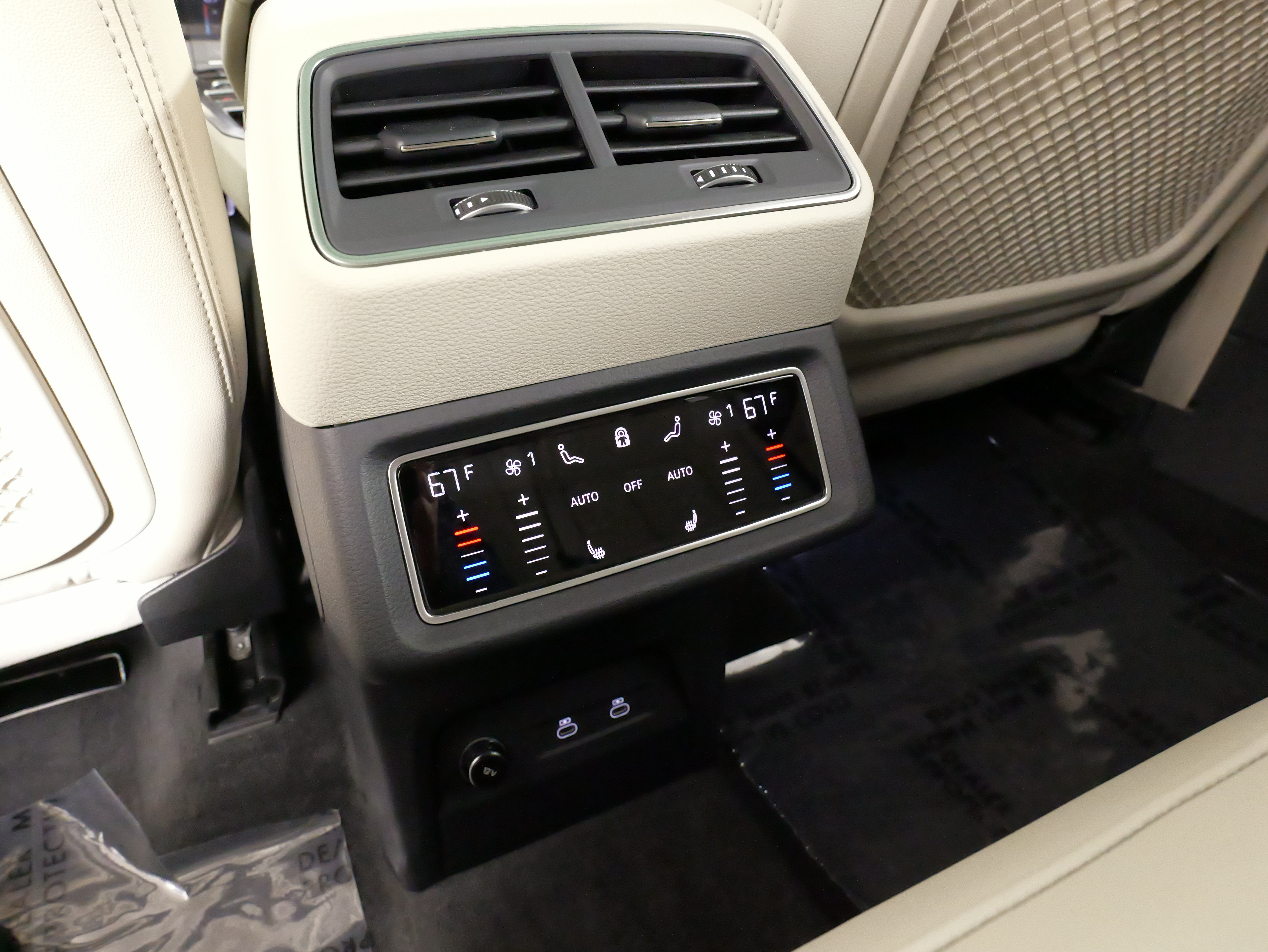 Used 2024 Audi Q8 e-tron Premium Plus w/ Premium Plus Package AWD/4WD image 35