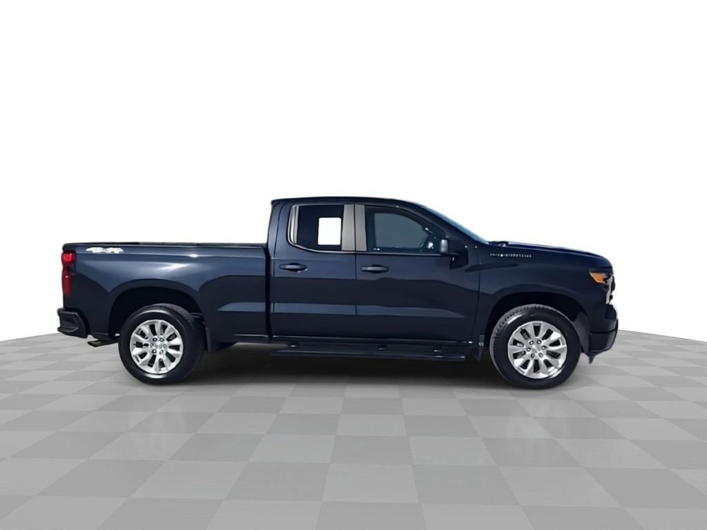 Used 2023 Chevrolet Silverado 1500 Custom image 9