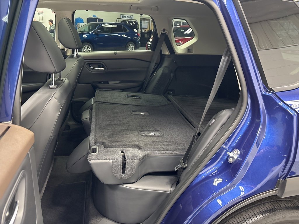 Used 2023 Nissan Rogue SV w/ SV Premium Package image 30