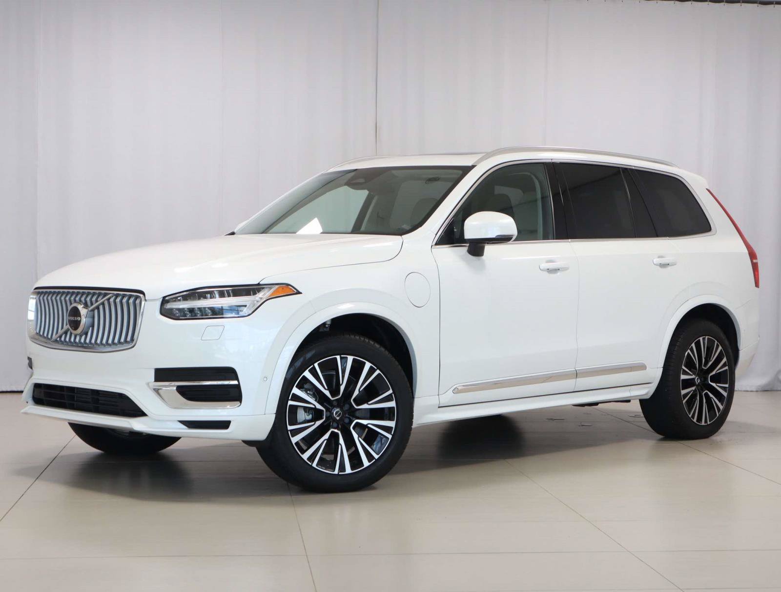 Used 2025 Volvo XC90 T8 Plus w/ Protection Package Premier