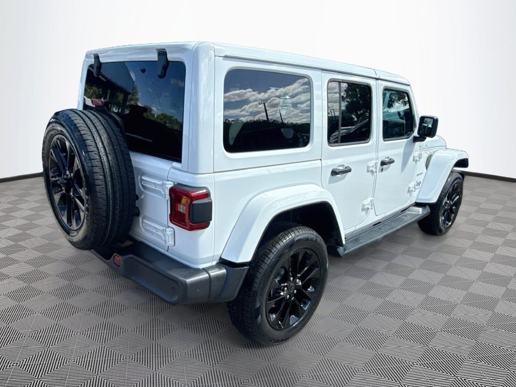 Used 2024 Jeep Wrangler Unlimited Sahara AWD/4WD image 6