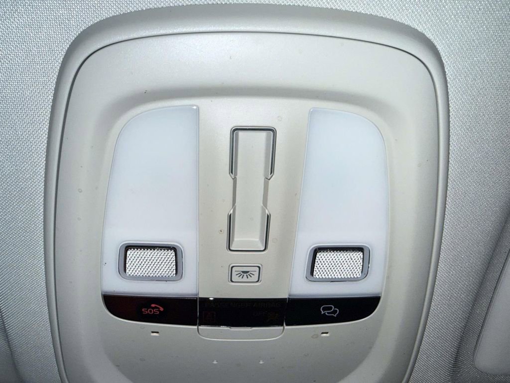 Used 2024 Volvo XC60 B5 Plus image 26