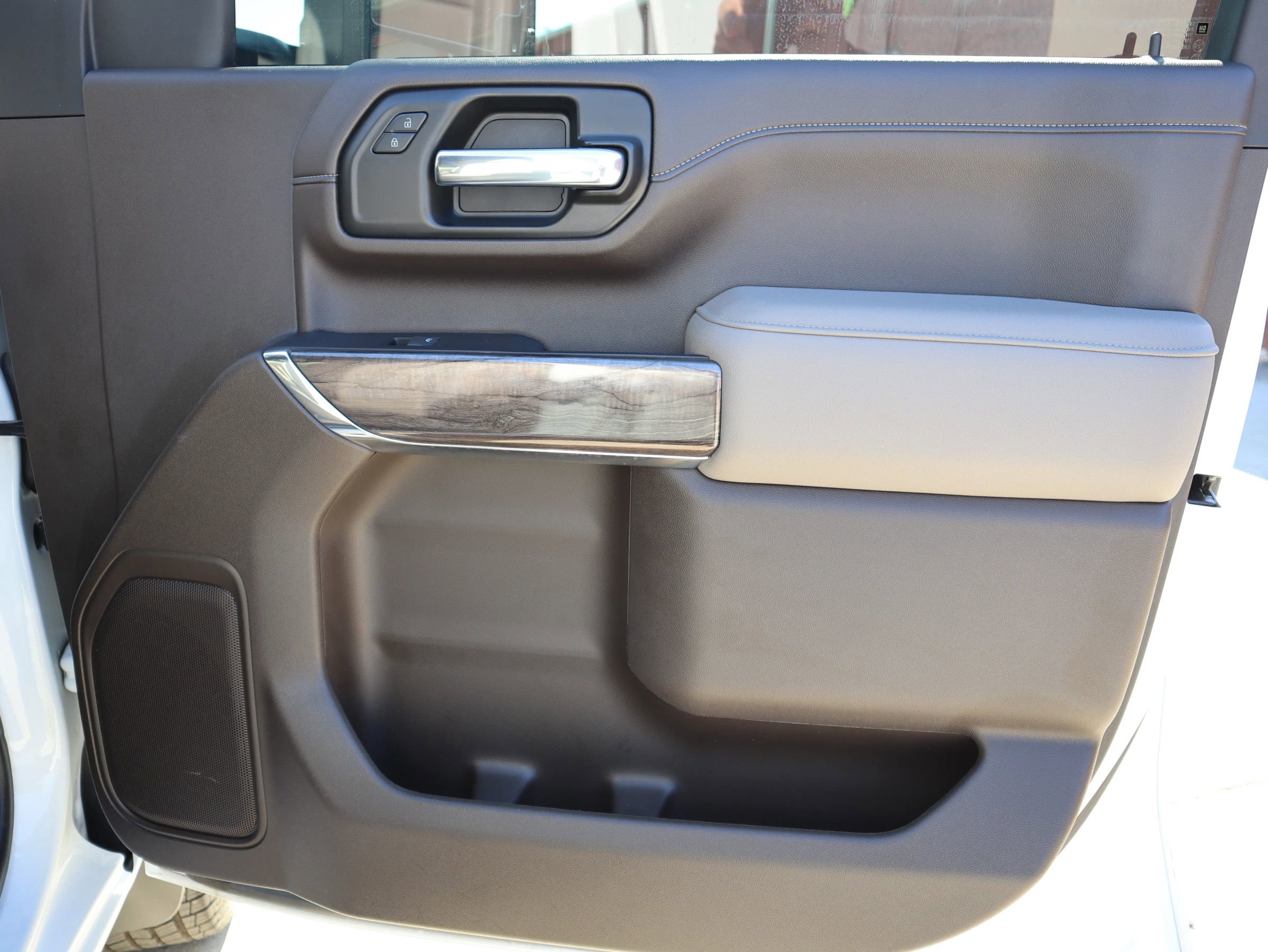 Used 2021 Chevrolet Silverado 2500 LTZ w/ LTZ Convenience Package image 34