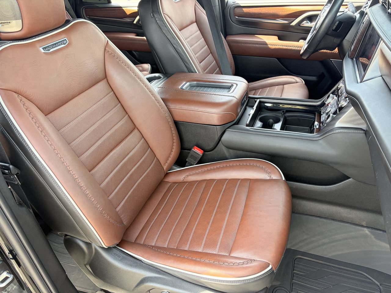 Used 2024 GMC Yukon Denali Ultimate AWD/4WD image 10