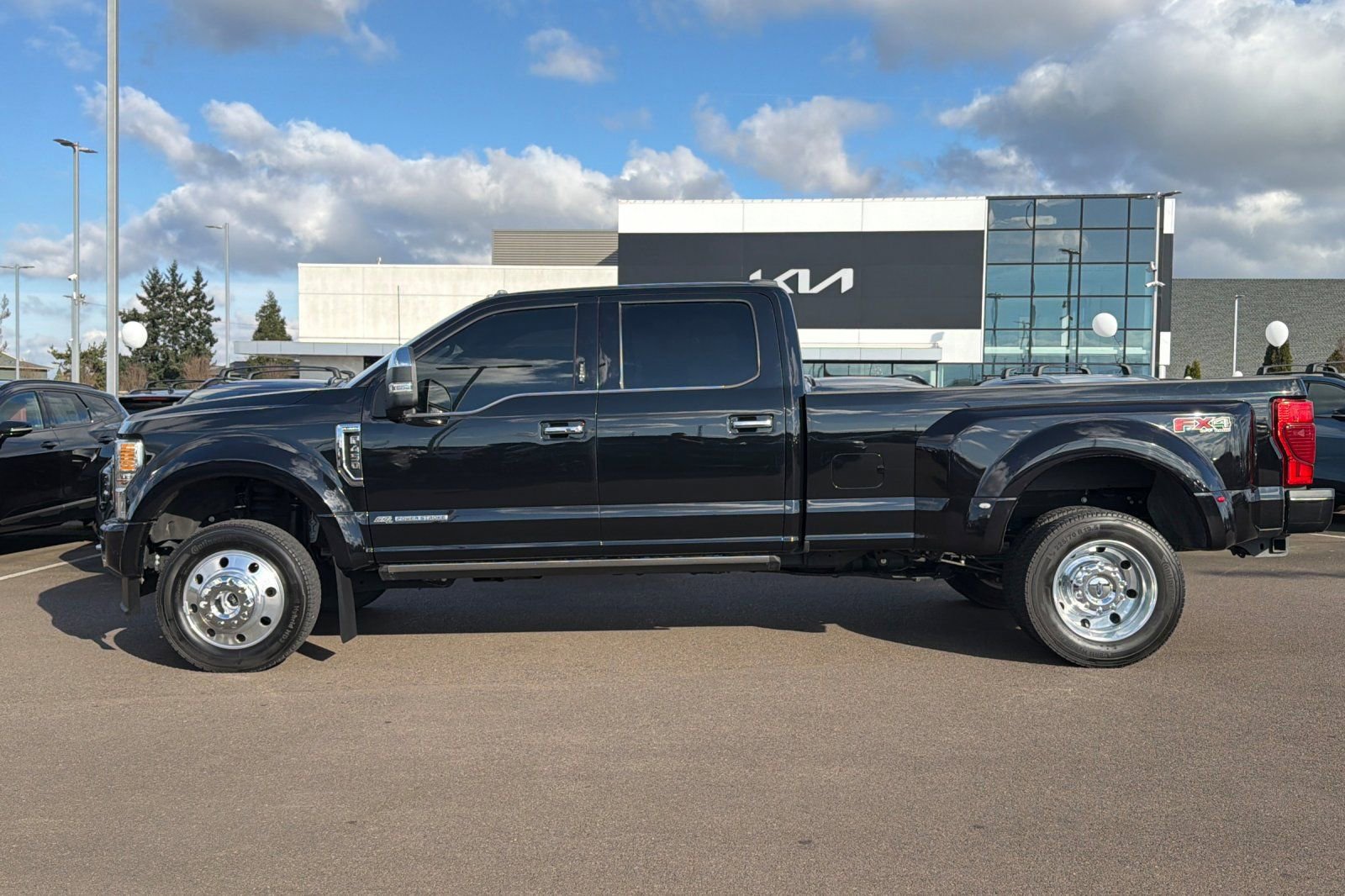Used 2022 Ford F450 Platinum w/ FX4 Off-Road Package image 7