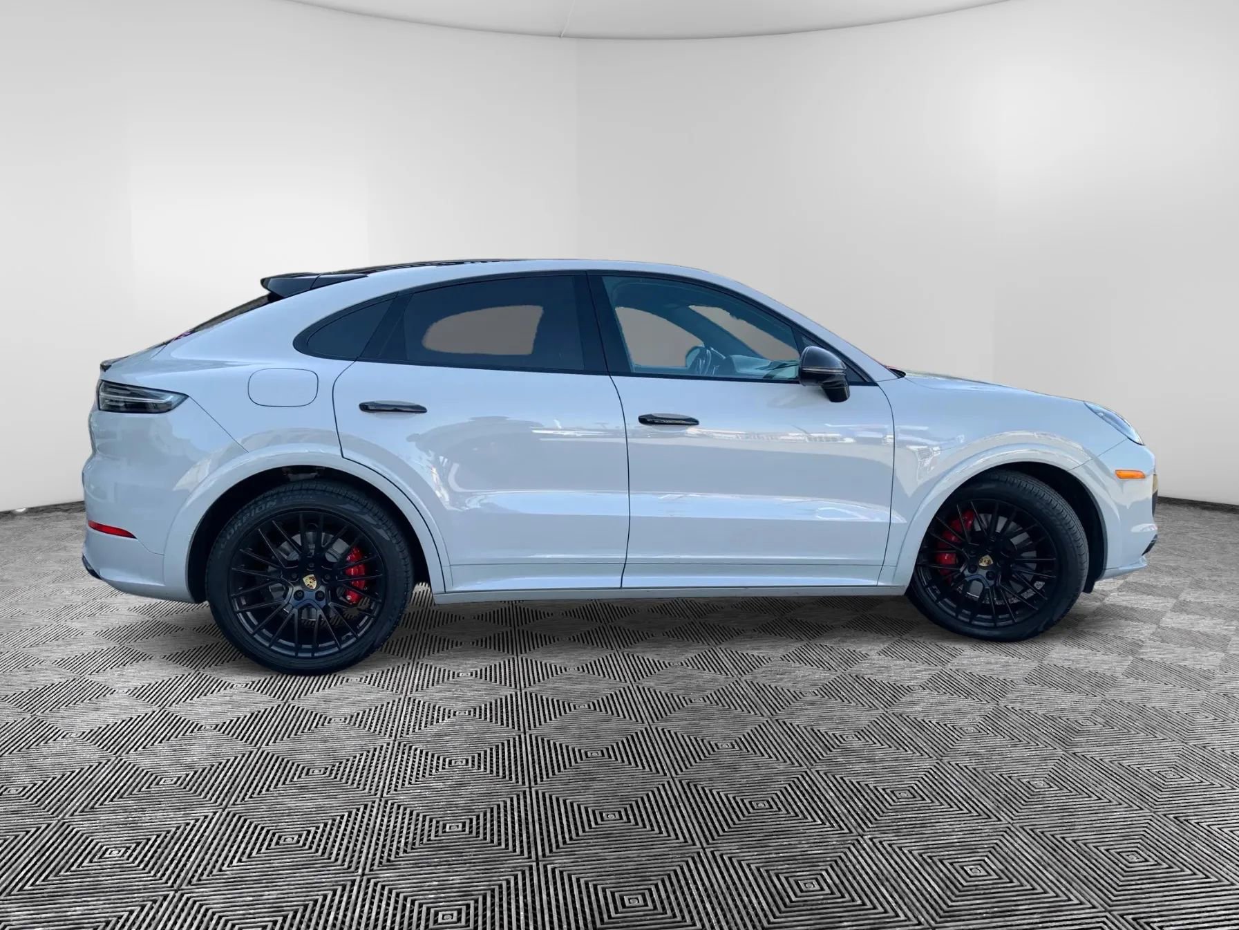 Used 2023 Porsche Cayenne GTS AWD/4WD image 5