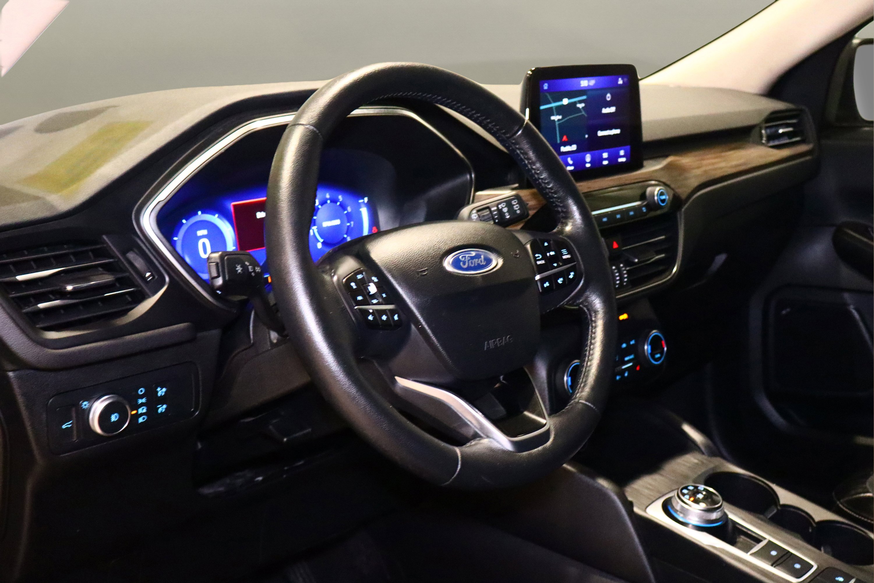 Used 2020 Ford Escape Titanium image 7