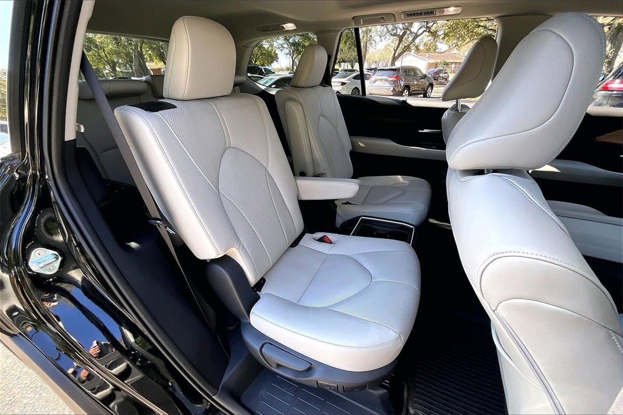 Used 2025 Toyota Grand Highlander AWD Hybrid image 22