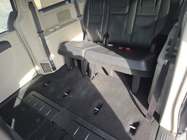 Used 2013 Chrysler Town & Country Touring-L w/ Driver Convenience Group image 26