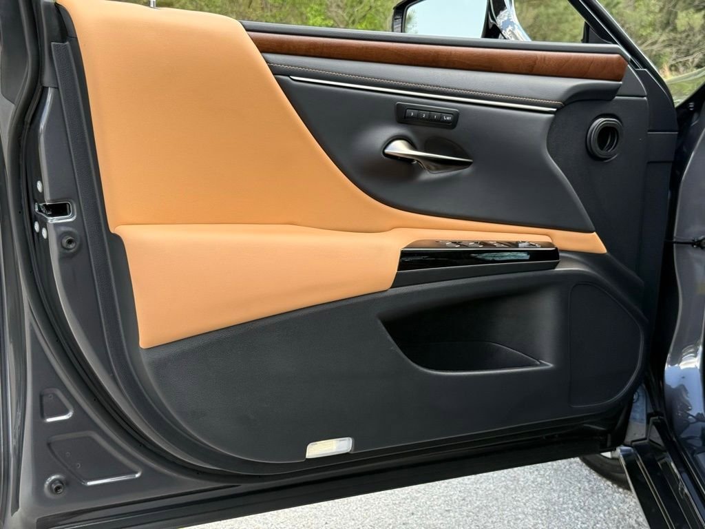Certified 2025 Lexus ES 350 w/ Premium Package image 21