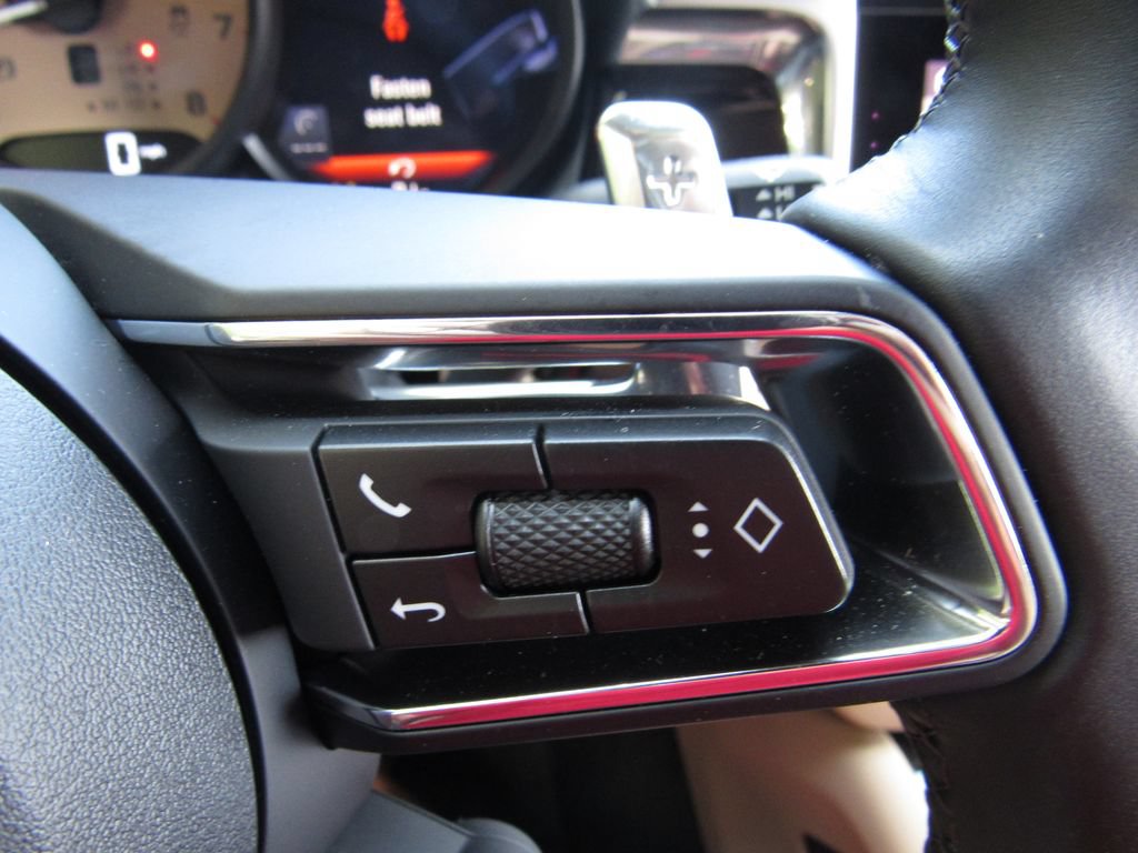 Certified 2026 Porsche Macan AWD/4WD image 35