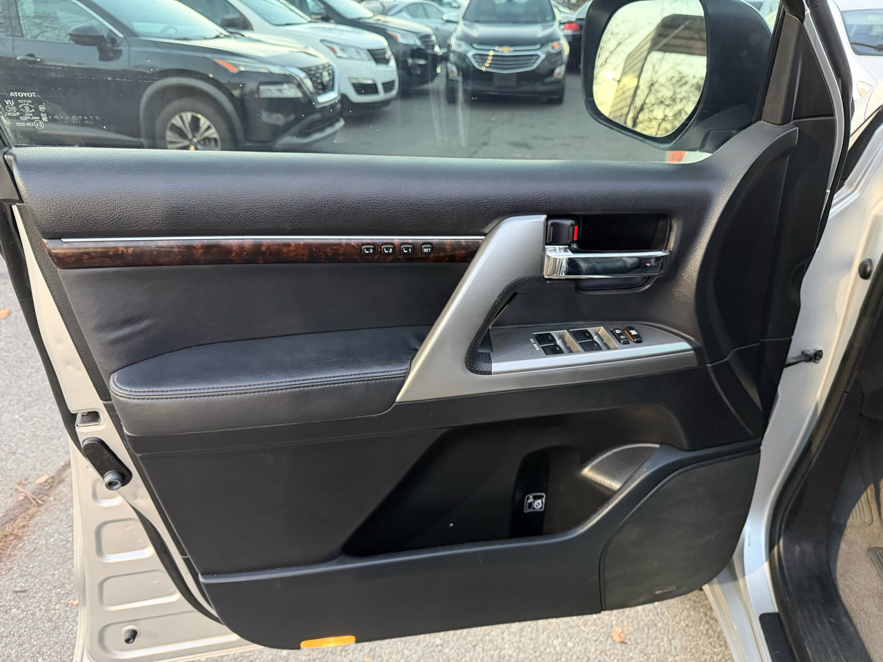 Used 2013 Toyota Land Cruiser image 13