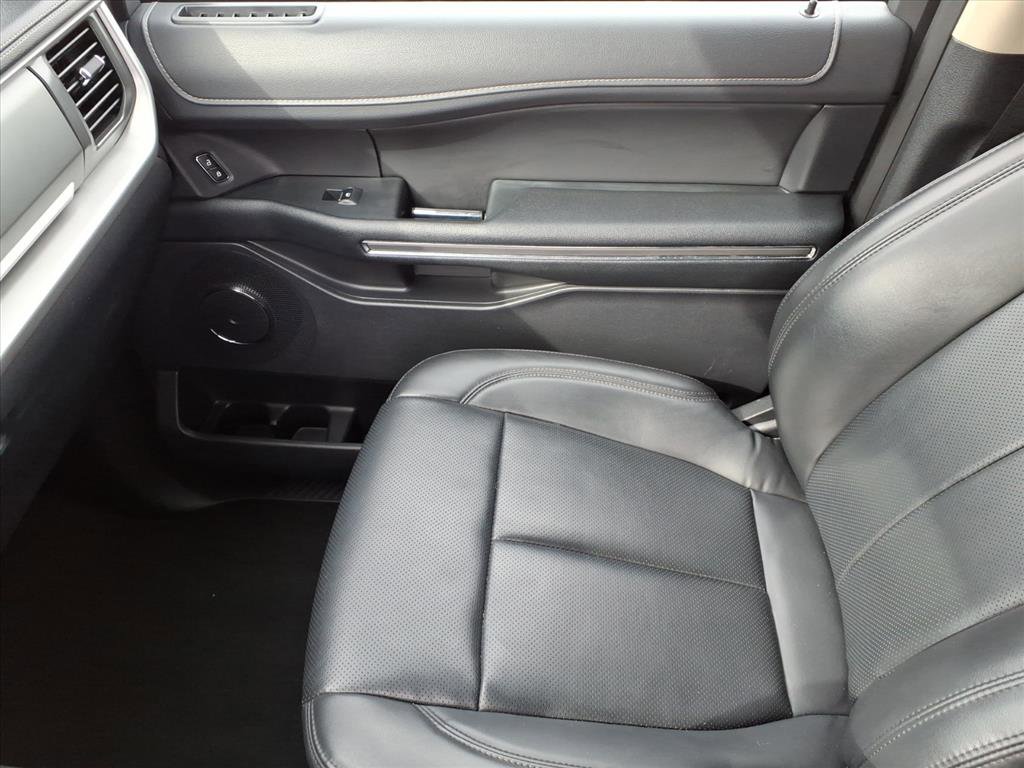 Used 2024 Ford Expedition XLT image 32