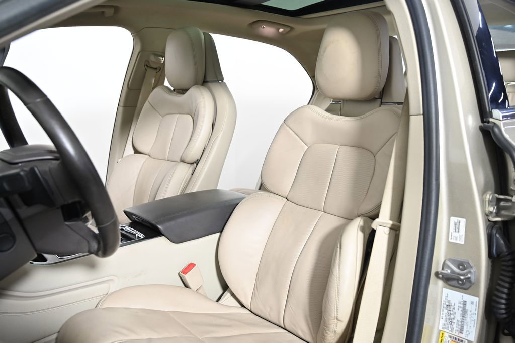 Used 2017 Lincoln Continental Reserve w/ Technology Package FWD image 25