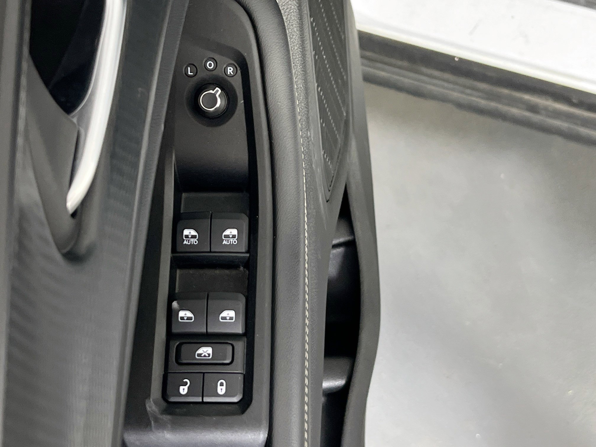 Used 2023 Jeep Grand Cherokee L Laredo AWD/4WD image 17