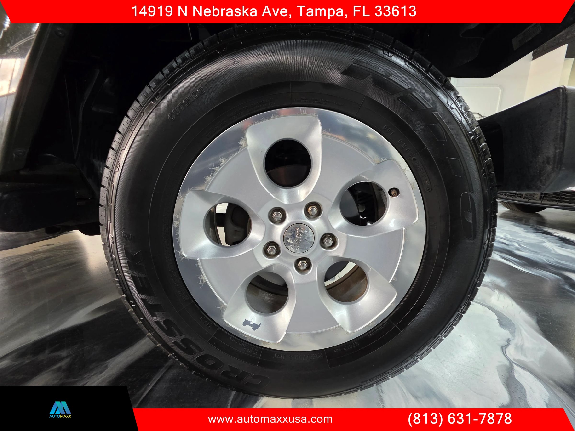 Used 2015 Jeep Wrangler Sahara w/ Connectivity Group AWD/4WD image 30