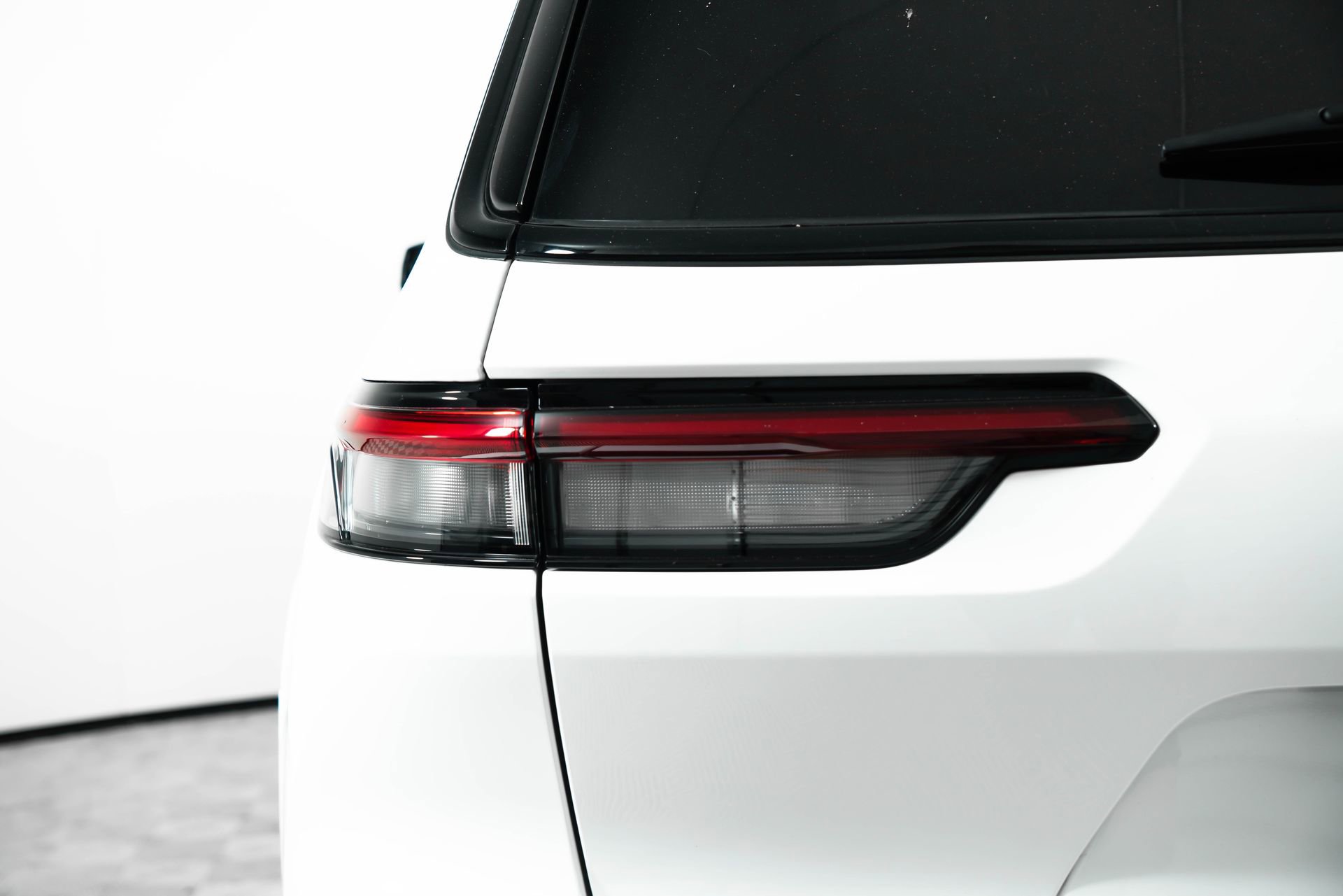 Used 2024 Jeep Grand Cherokee L Altitude image 12