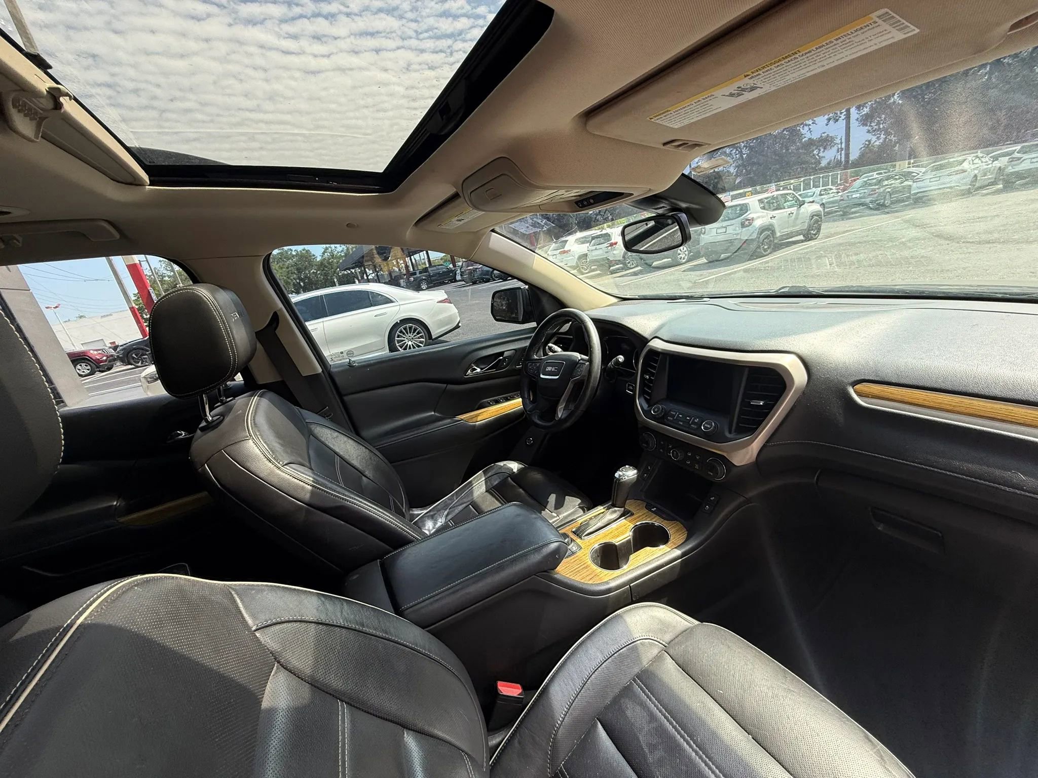 Used 2017 GMC Acadia Denali w/ Technology Package FWD image 31