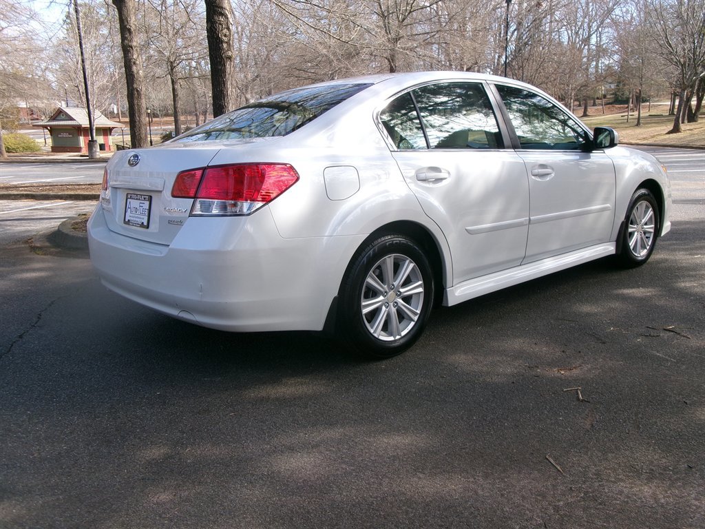 Used 2011 Subaru Legacy 2.5i Premium image 7