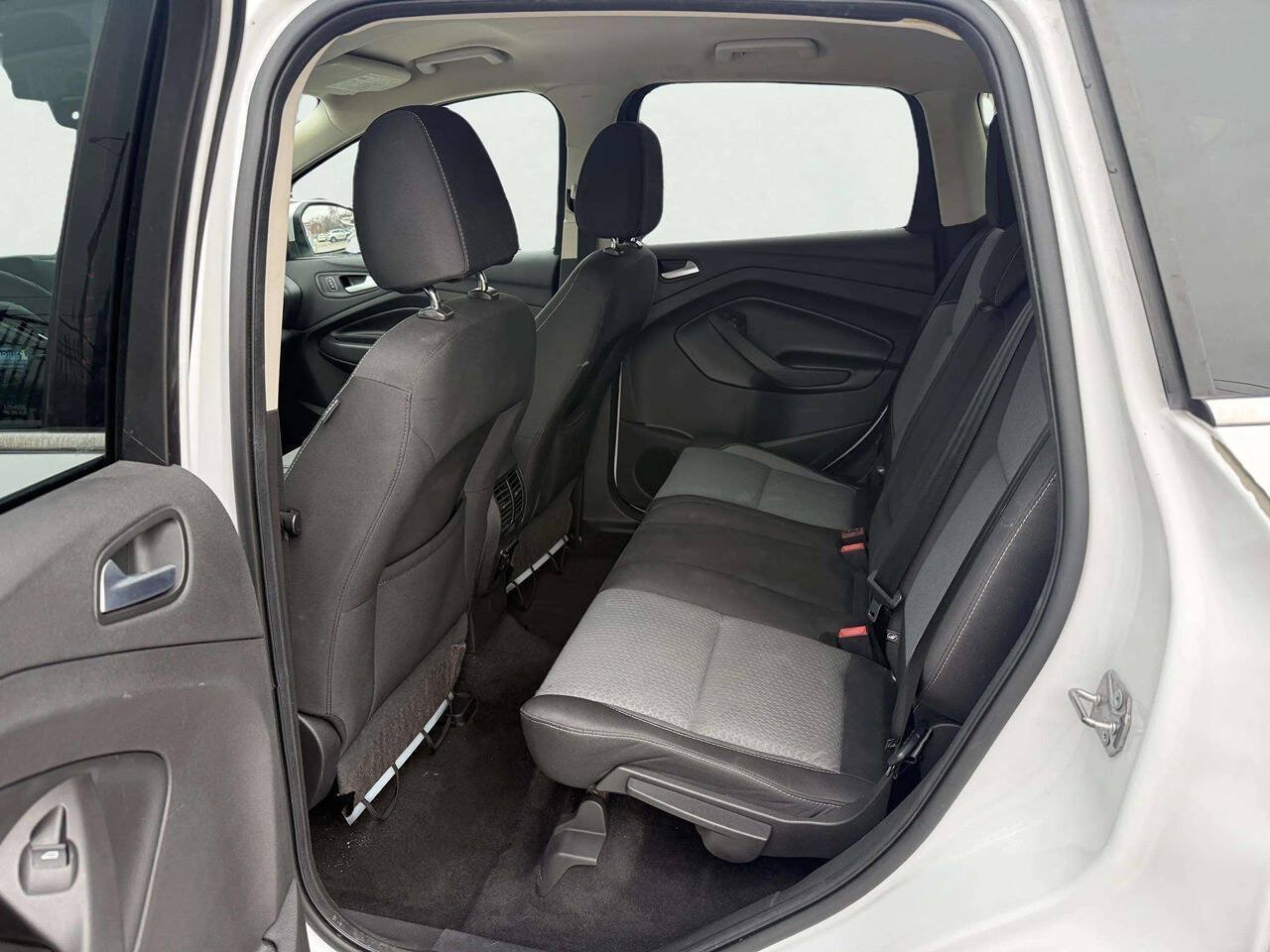 Used 2017 Ford Escape SE w/ SE Cold Weather Package AWD/4WD image 11