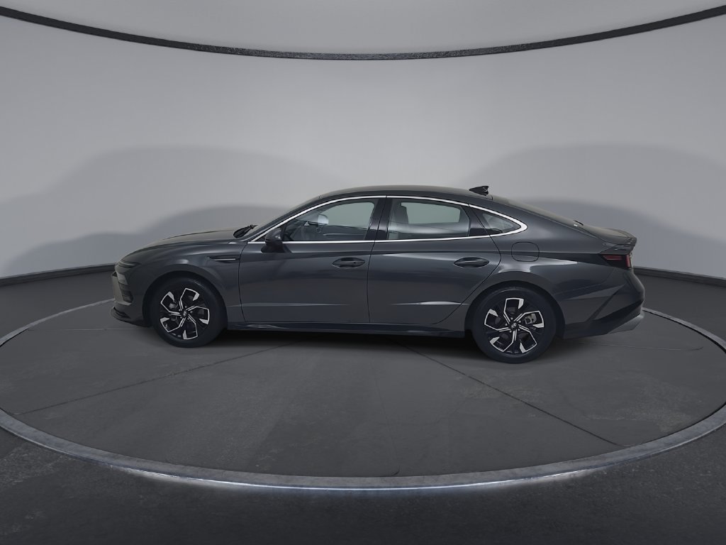Used 2025 Hyundai Sonata SEL FWD image 9
