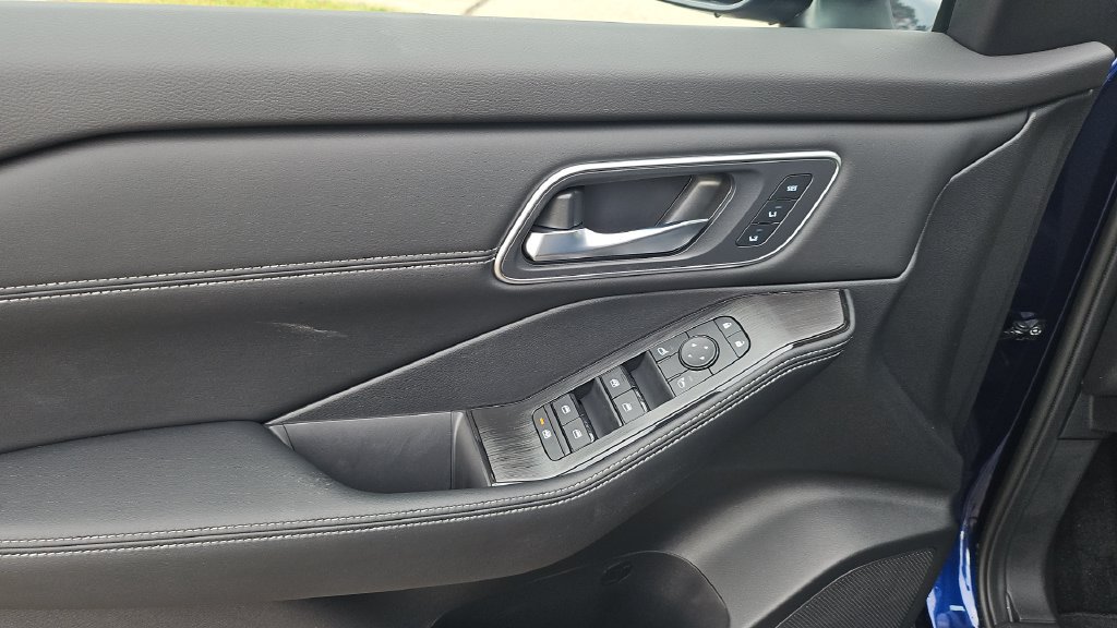 New 2026 Nissan Rogue Platinum AWD/4WD image 4