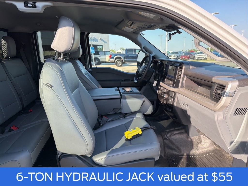 Used 2025 Ford F450 XL w/ XL Chrome Package image 15