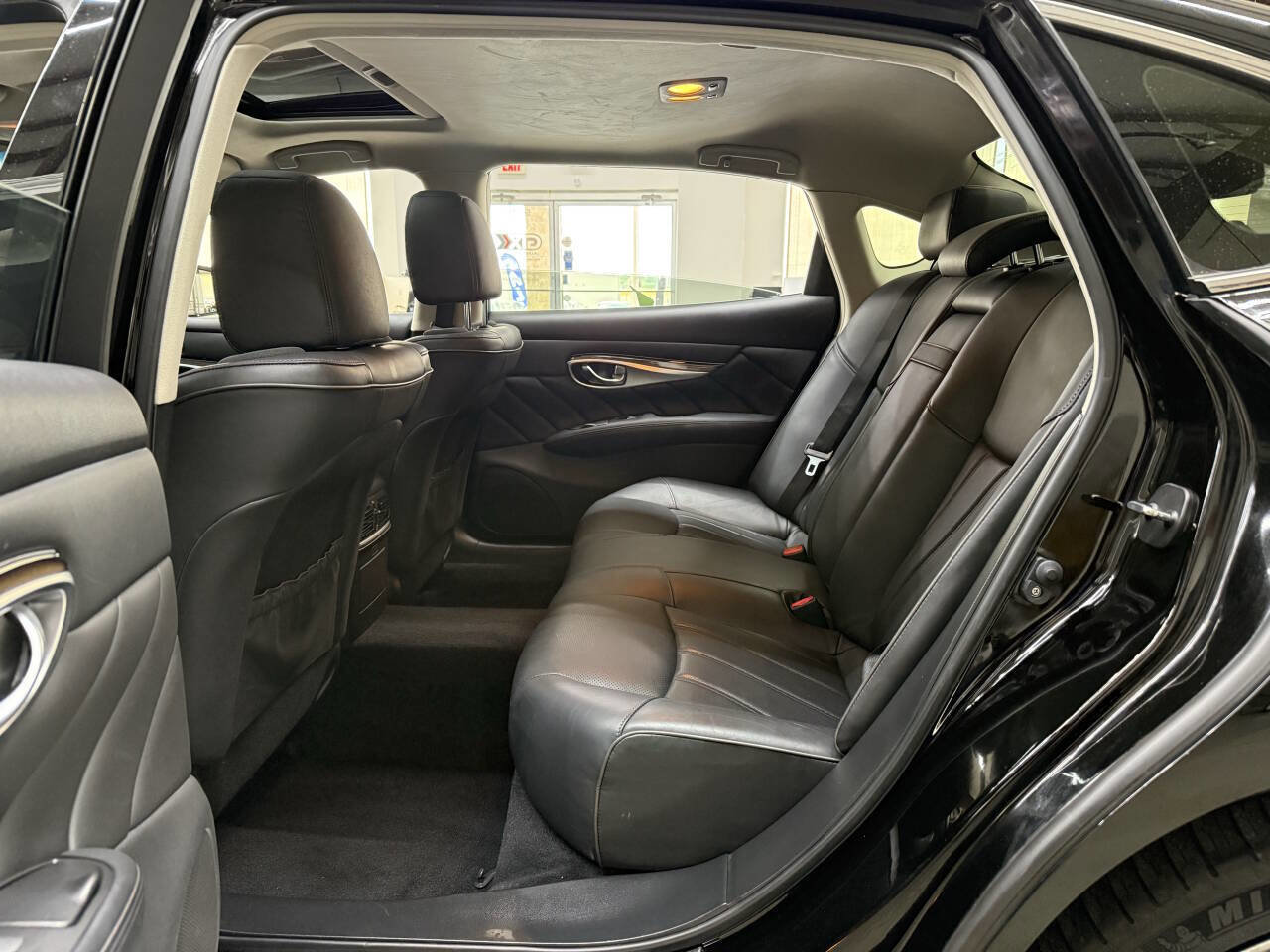 Used 2018 INFINITI Q70 L 3.7 w/ Sensory Package AWD/4WD image 13