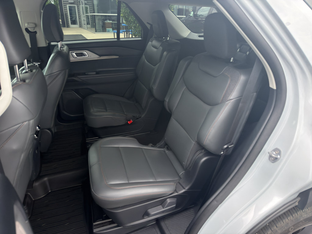 Used 2025 Ford Explorer Active w/ Active Comfort Package AWD/4WD image 15