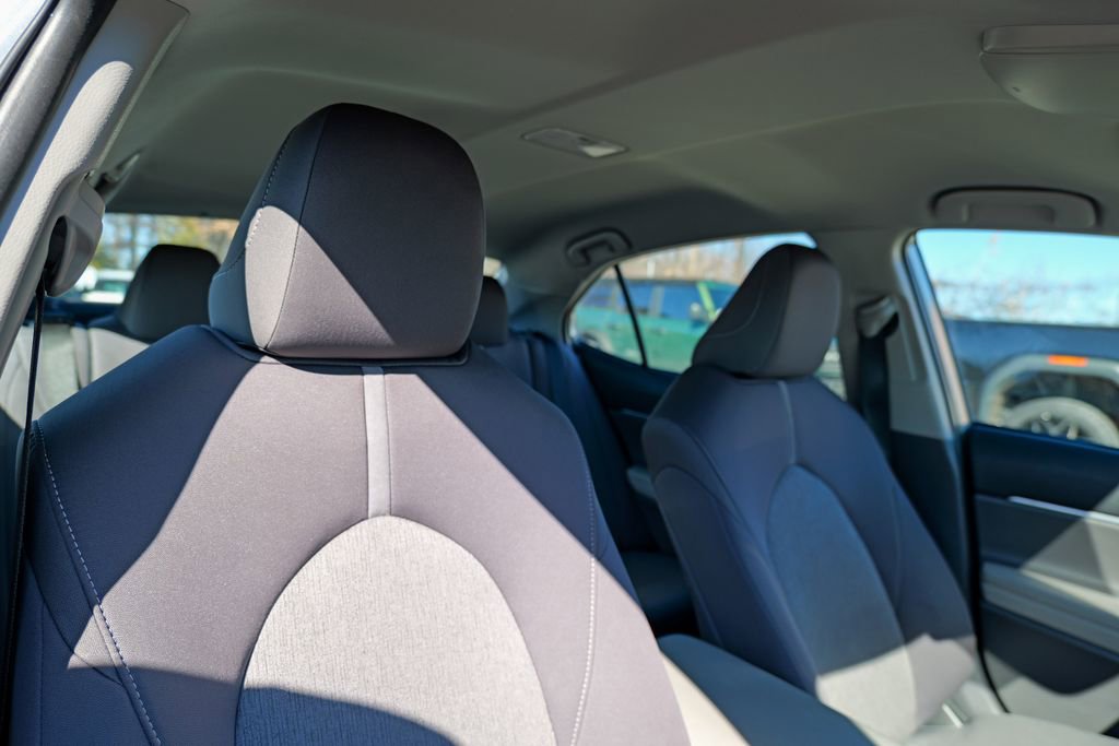 Used 2022 Toyota Camry LE w/ Carpet Mat Package (TMS) FWD image 37