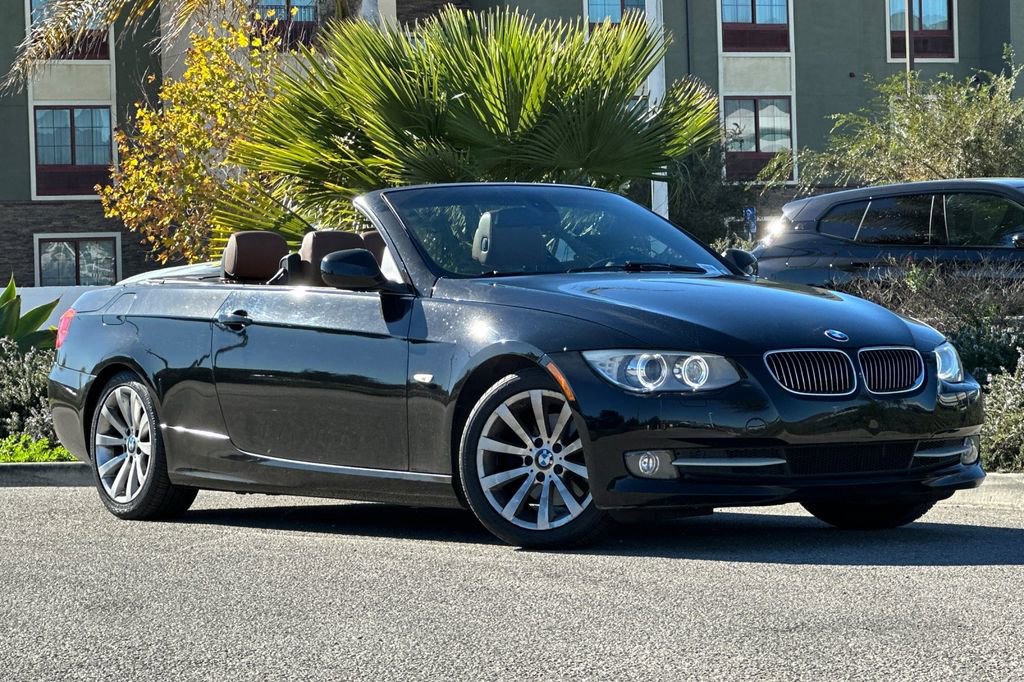 Used 2011 BMW 328i Convertible image 9