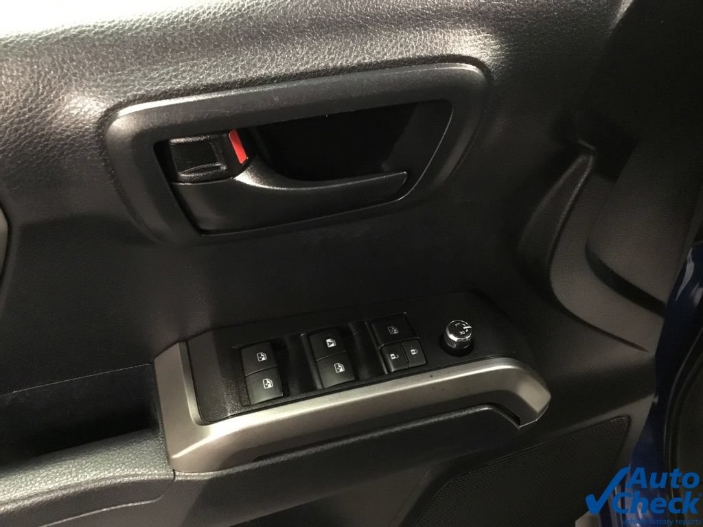 Used 2017 Toyota Tacoma SR5 w/ Tow Package AWD/4WD image 16