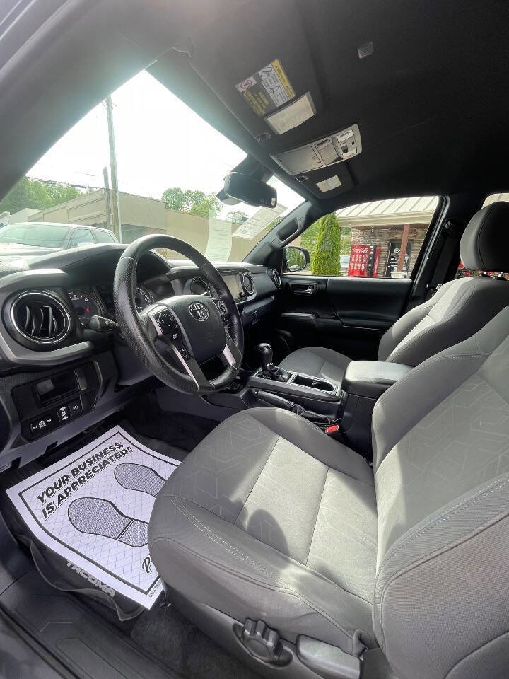 Used 2019 Toyota Tacoma TRD Sport AWD/4WD image 12