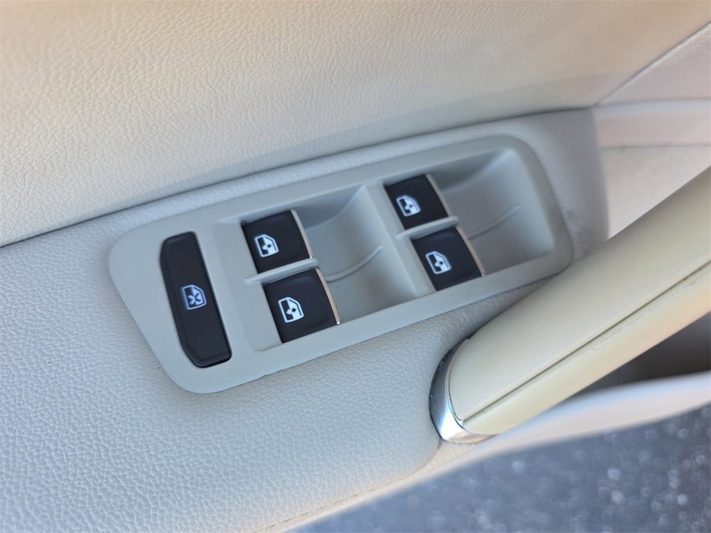 Used 2015 Volkswagen Golf TDI S image 18