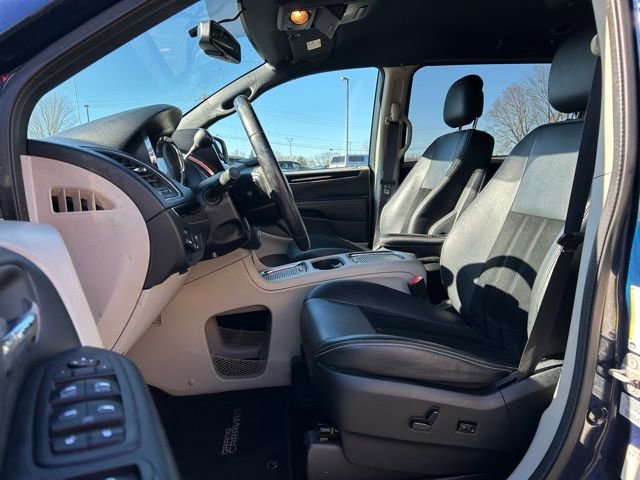 Used 2017 Dodge Grand Caravan SXT image 24