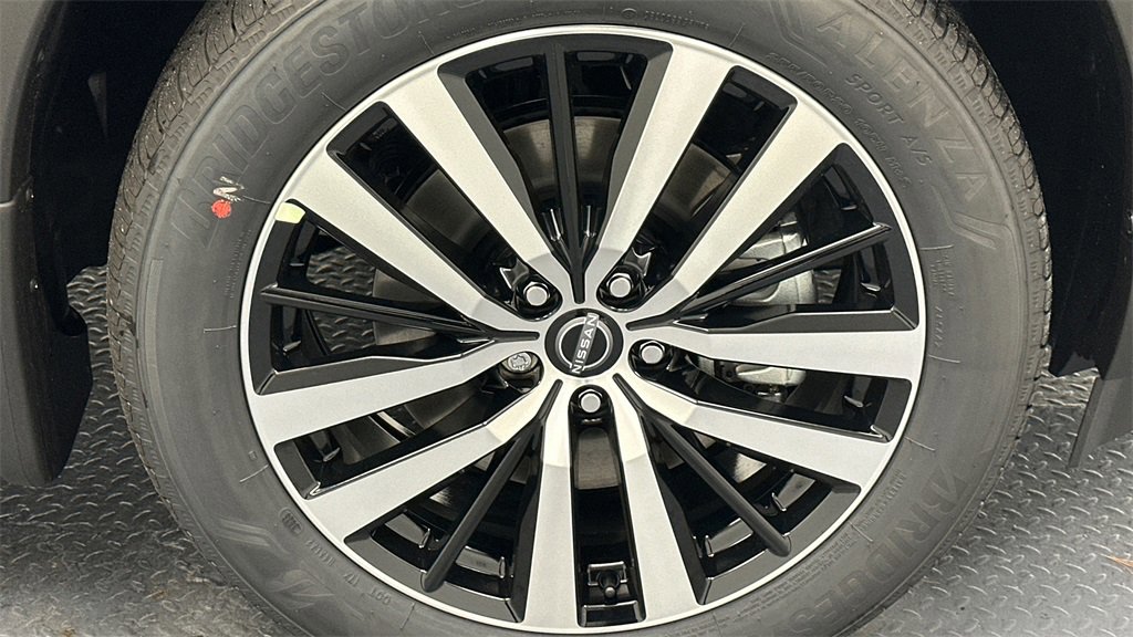 New 2025 Nissan Pathfinder Platinum w/ Cargo Package image 17