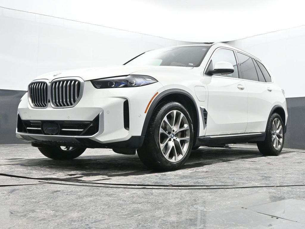Used 2024 BMW X5 xDrive50e image 24