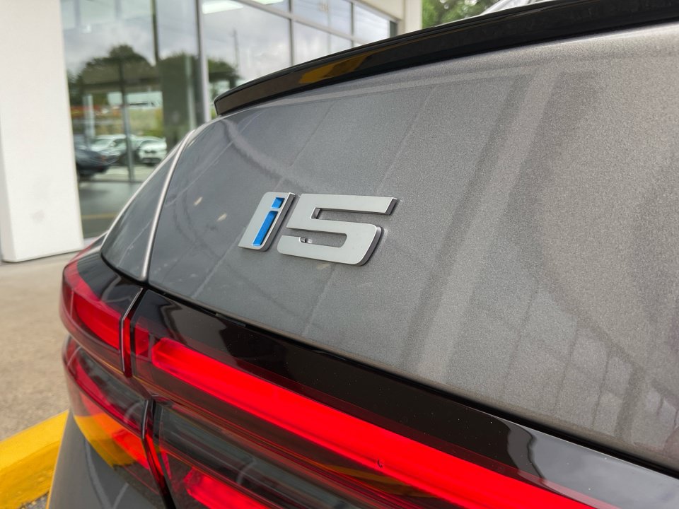 New 2027 BMW i5 xDrive40 w/ M Sport Package AWD/4WD image 14