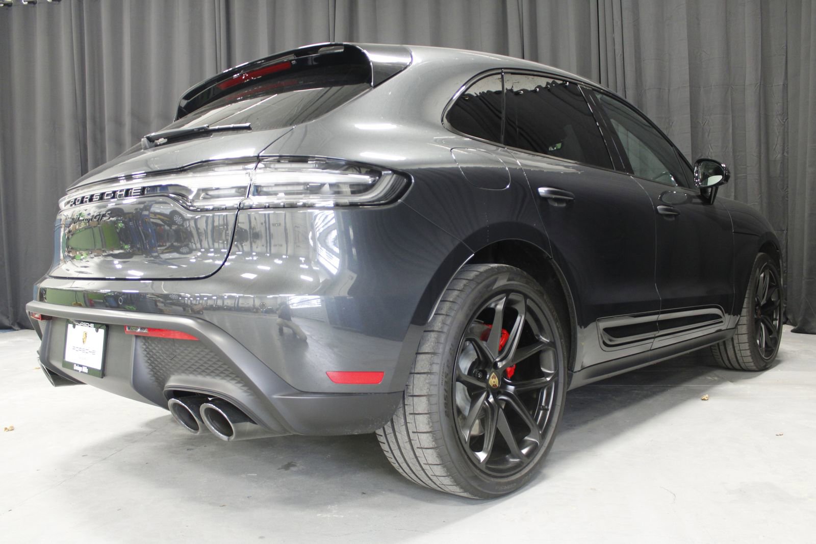 Certified 2025 Porsche Macan GTS image 3