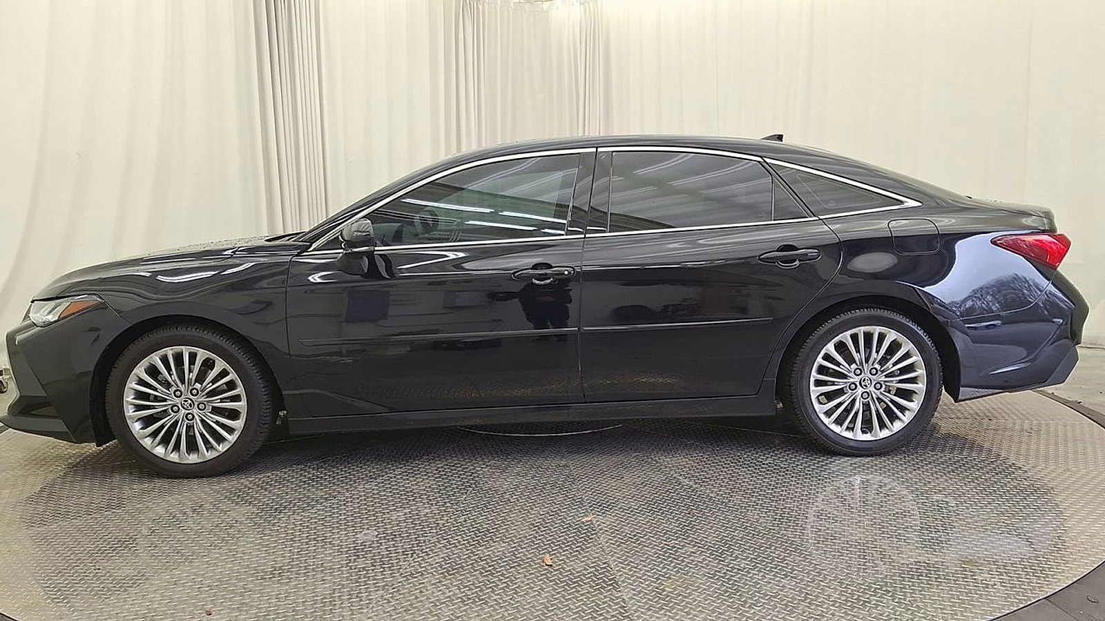 Certified 2020 Toyota Avalon Limited w/ Advanced Safety Package image 8