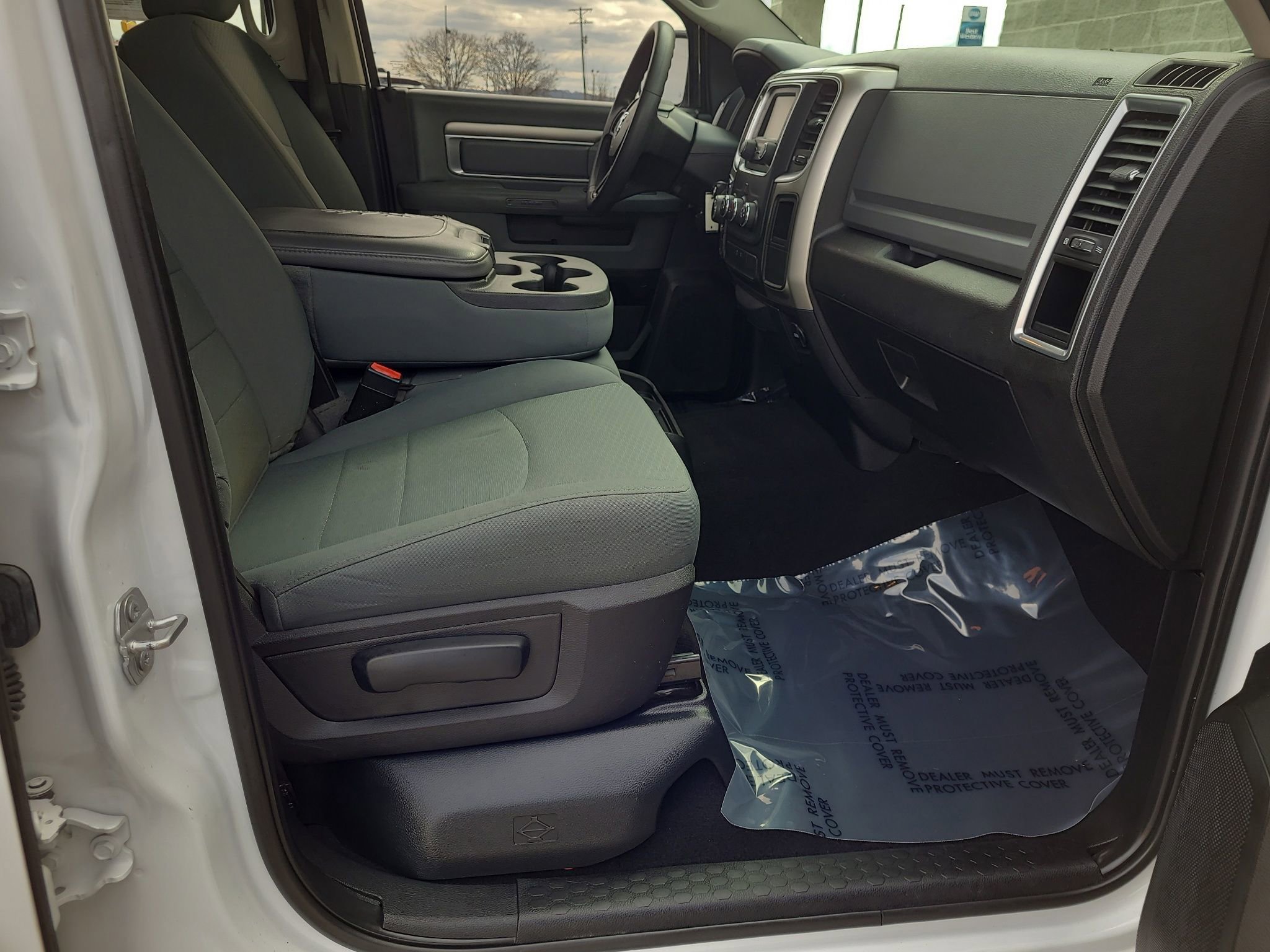 Used 2019 RAM 1500 Classic SLT image 28