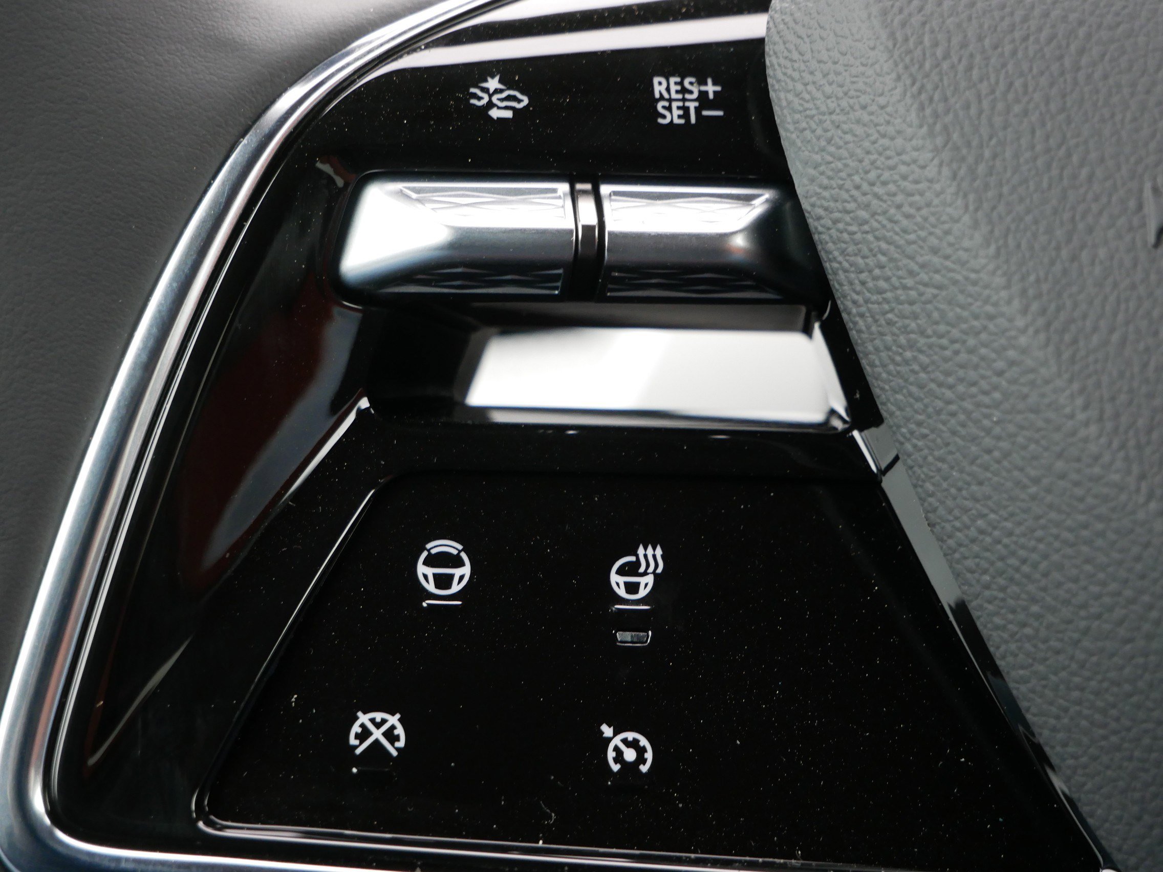 New 2026 Cadillac Optiq Luxury 2 w/ LPO, Floor Liner Package image 25