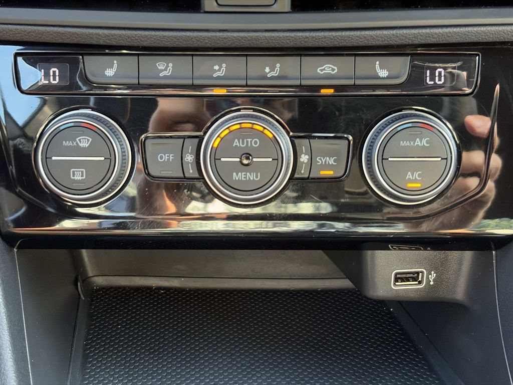Used 2019 Volkswagen Jetta R-Line FWD image 39