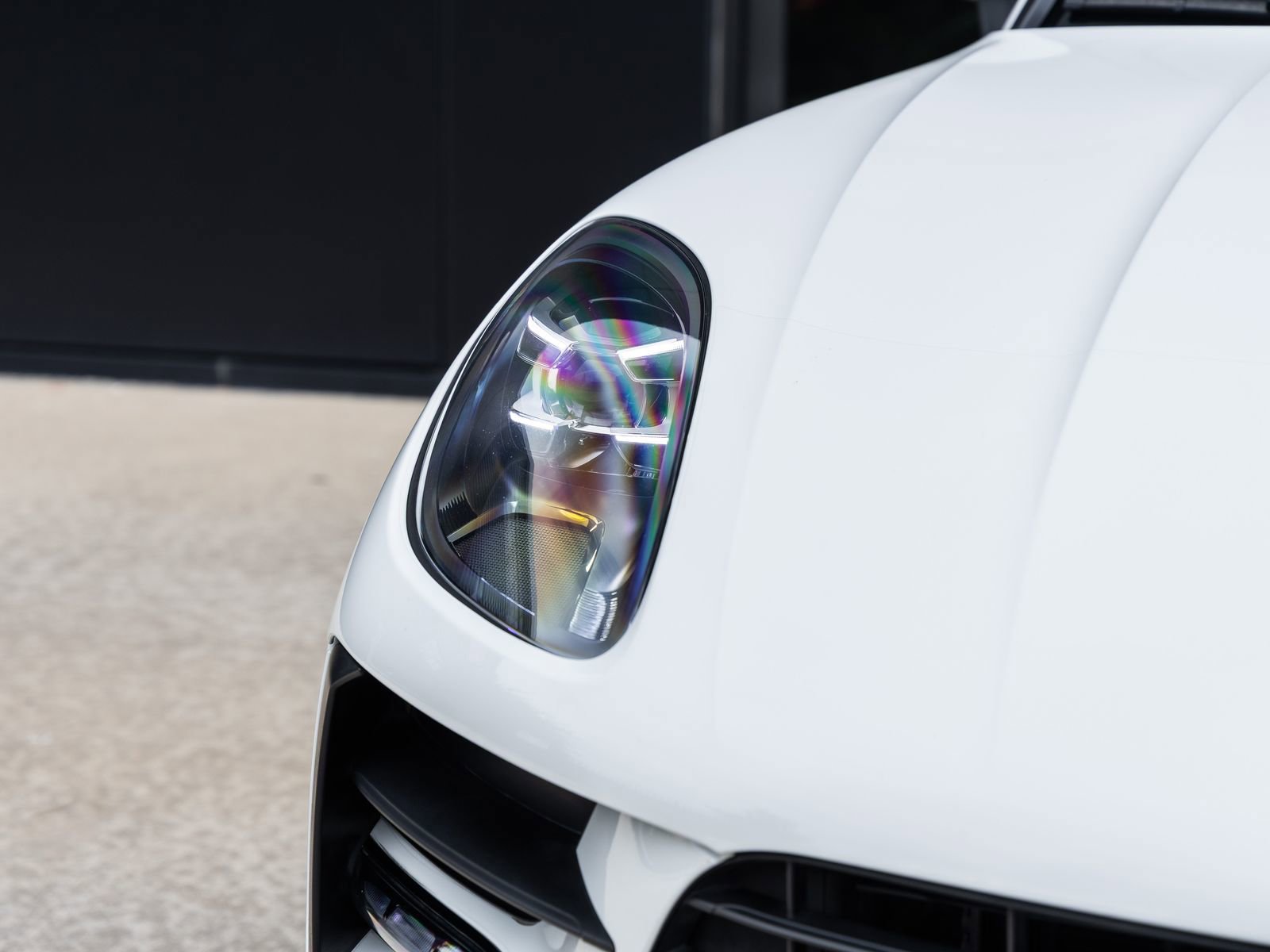 Certified 2021 Porsche Macan AWD/4WD image 17