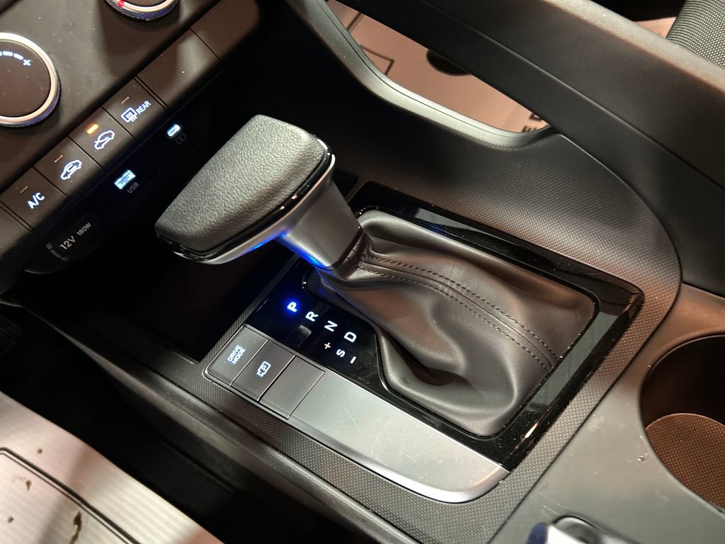 Used 2025 Hyundai Elantra SE image 18