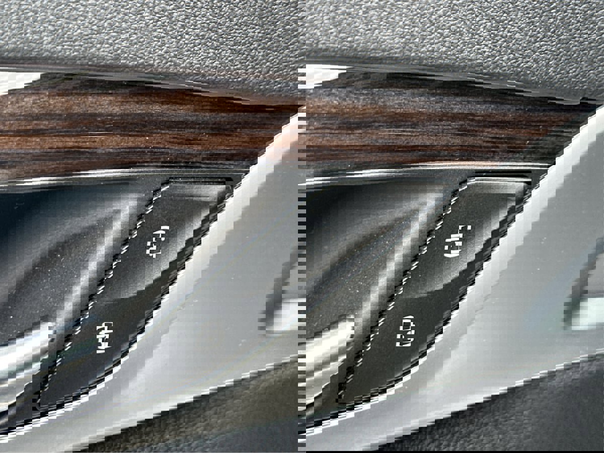 Used 2019 BMW 540i w/ Executive Package image 36